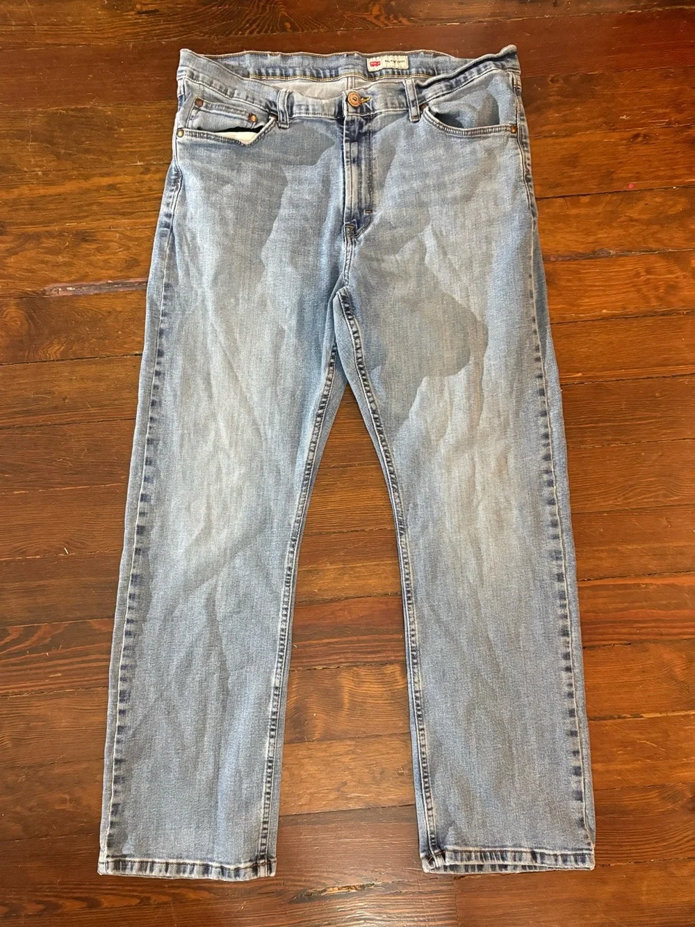 Wrangler relaxed boot light wash blue straight jeans size 35